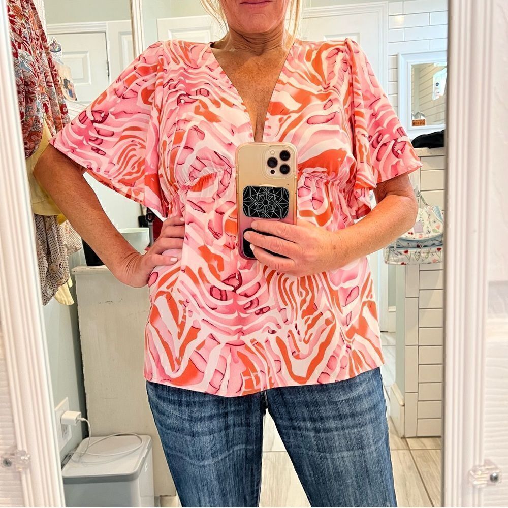 SHE+SKY Pink, Mauve and coral Empire waist Plunge Print Top w flutter sleeves Lg